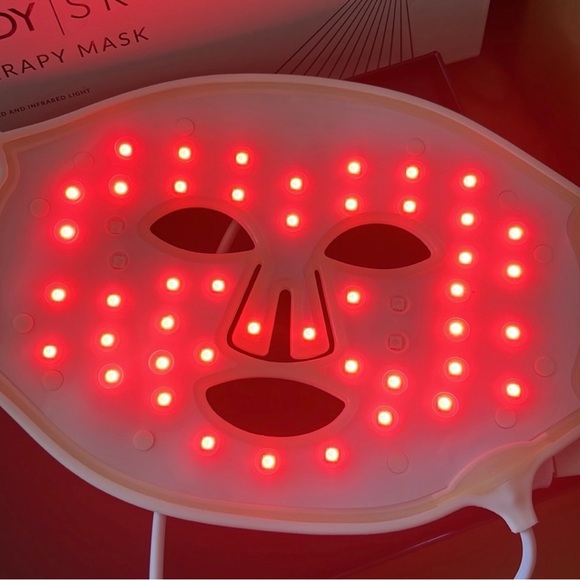 CurrentBody LED Red Light Face Mask
Series 1 in bag & box - Picture 5 of 9